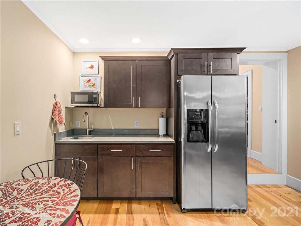 93 Robinhood Road Asheville NC 28804