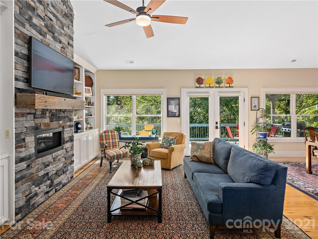 93 Robinhood Road Asheville NC 28804