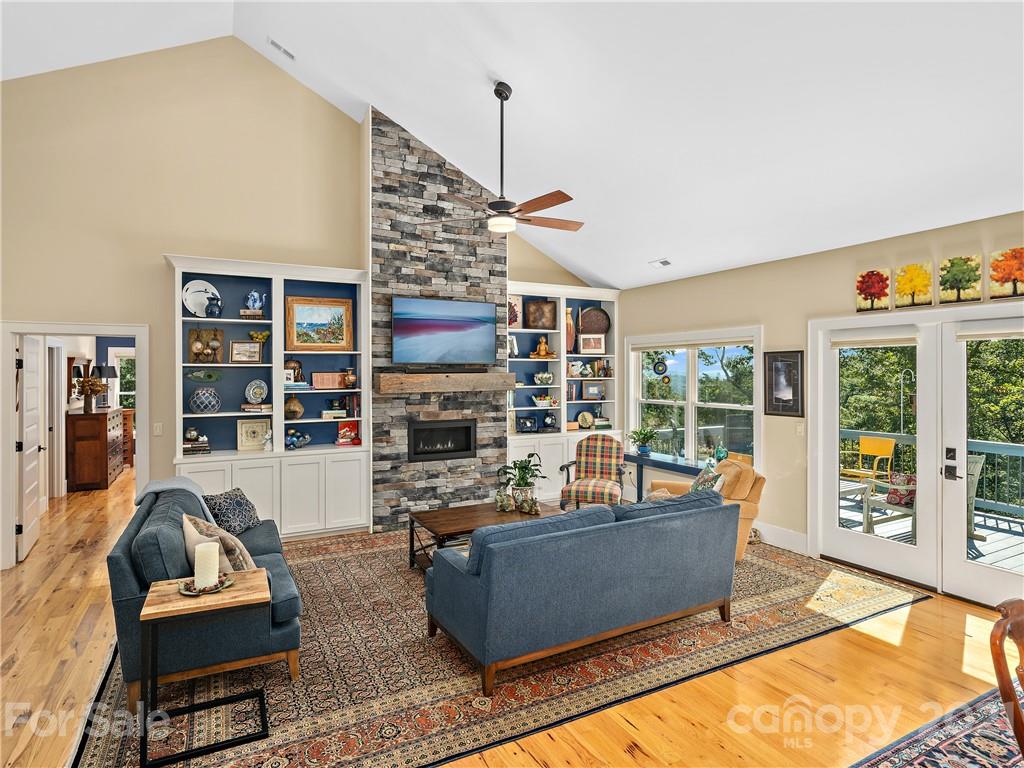 93 Robinhood Road Asheville NC 28804