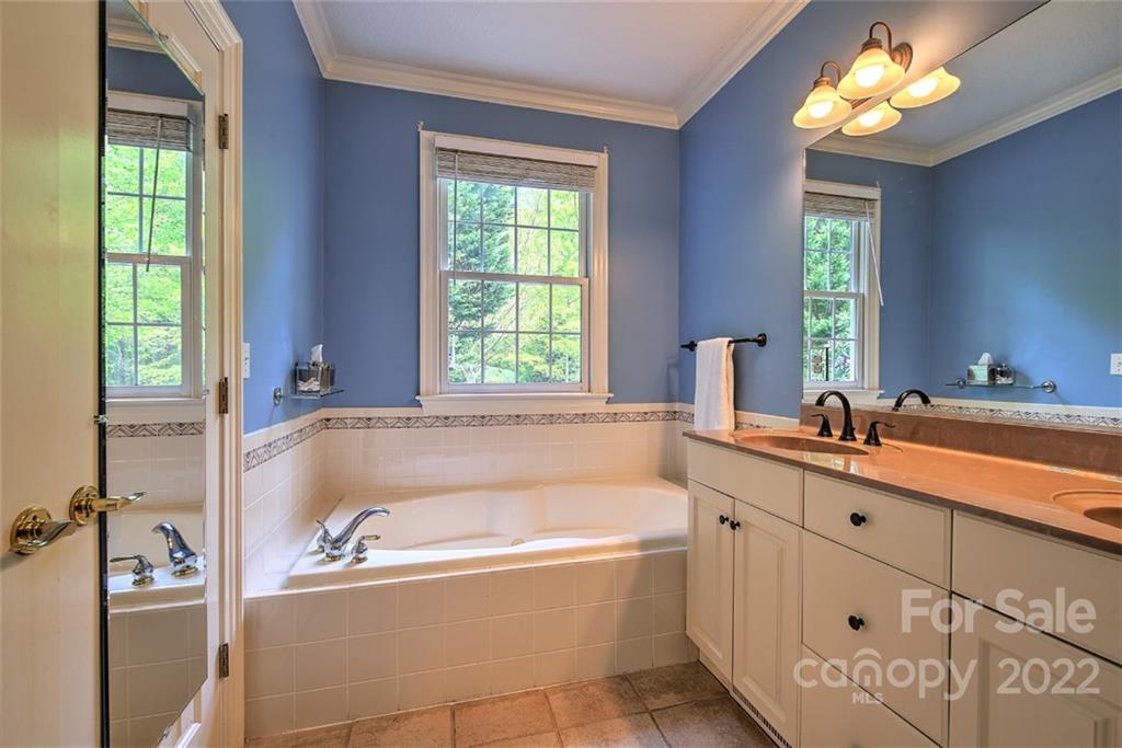 107 Windgate Place Asheville NC 28805