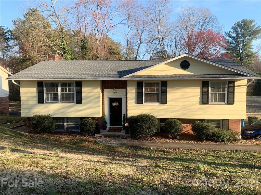 1306 21st Avenue NE Hickory NC 28601