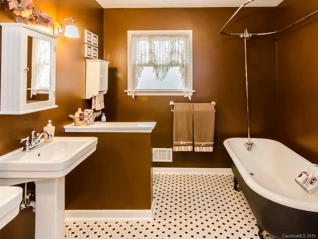 419 Rowland Road Swannanoa NC 28778