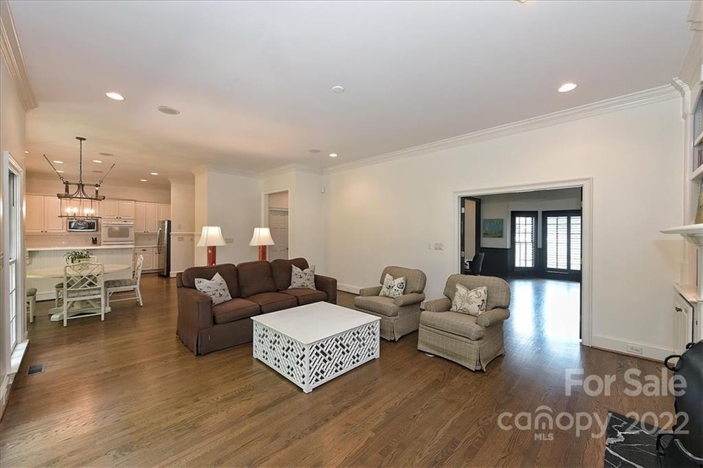 2711 Tanglewood Lane Charlotte NC 28211