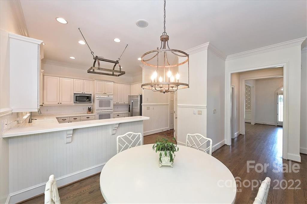 2711 Tanglewood Lane Charlotte NC 28211