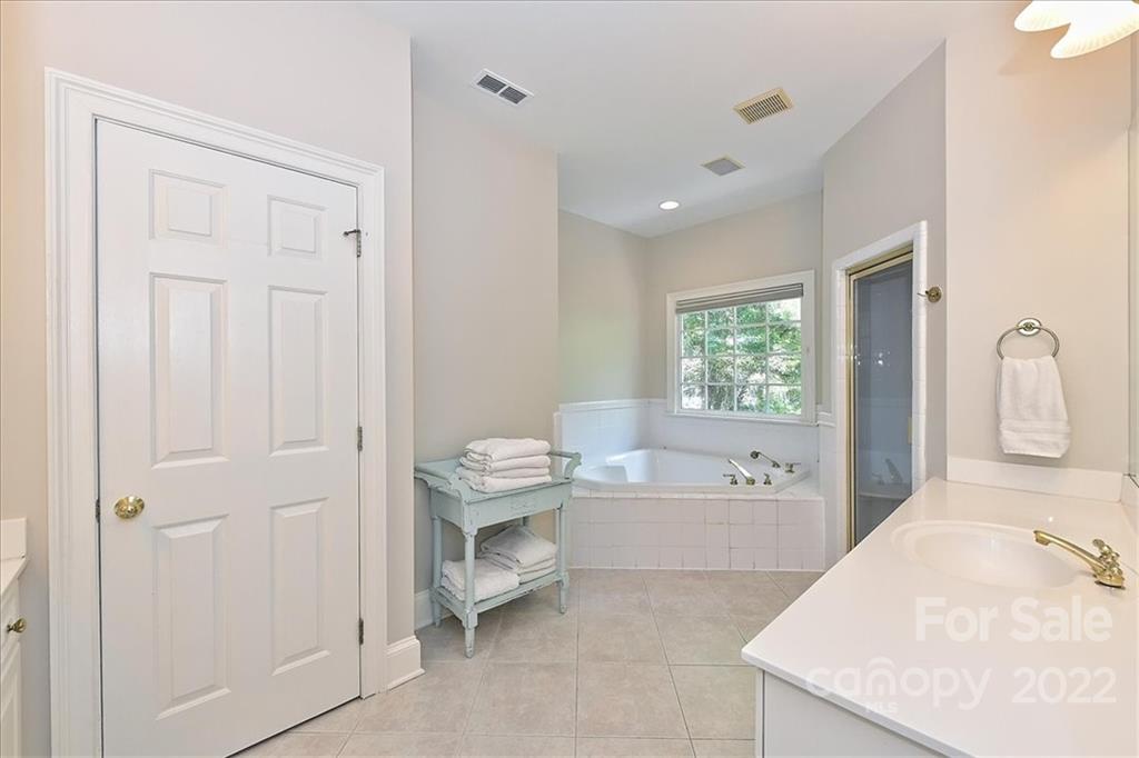 2711 Tanglewood Lane Charlotte NC 28211