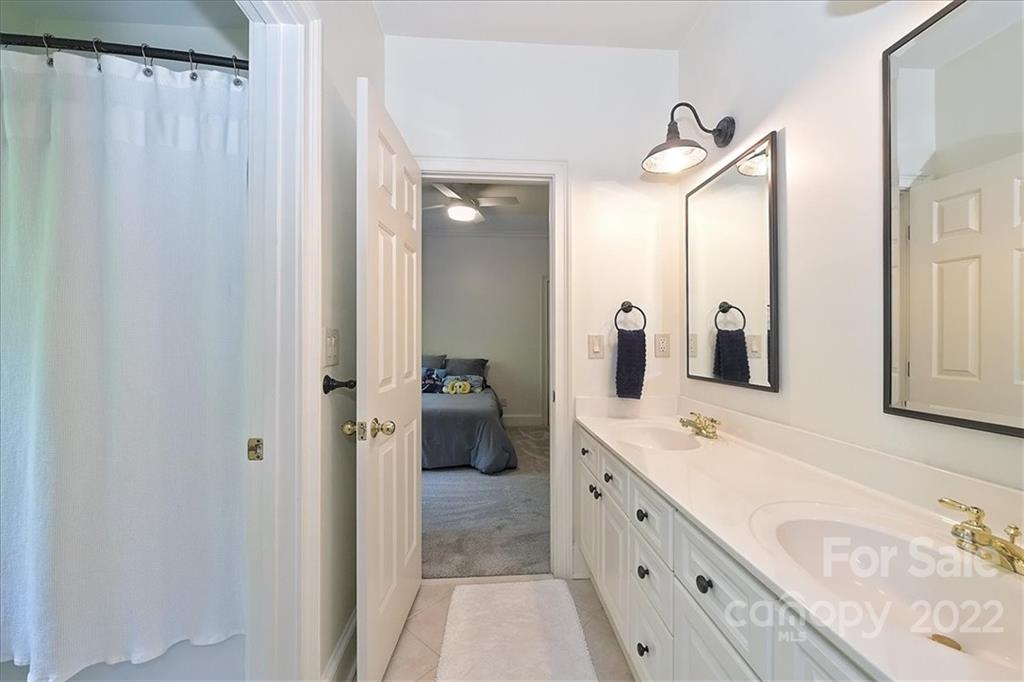 2711 Tanglewood Lane Charlotte NC 28211
