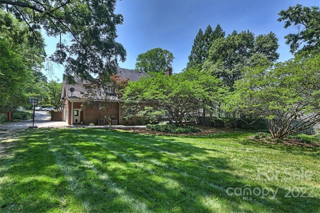 2711 Tanglewood Lane Charlotte NC 28211