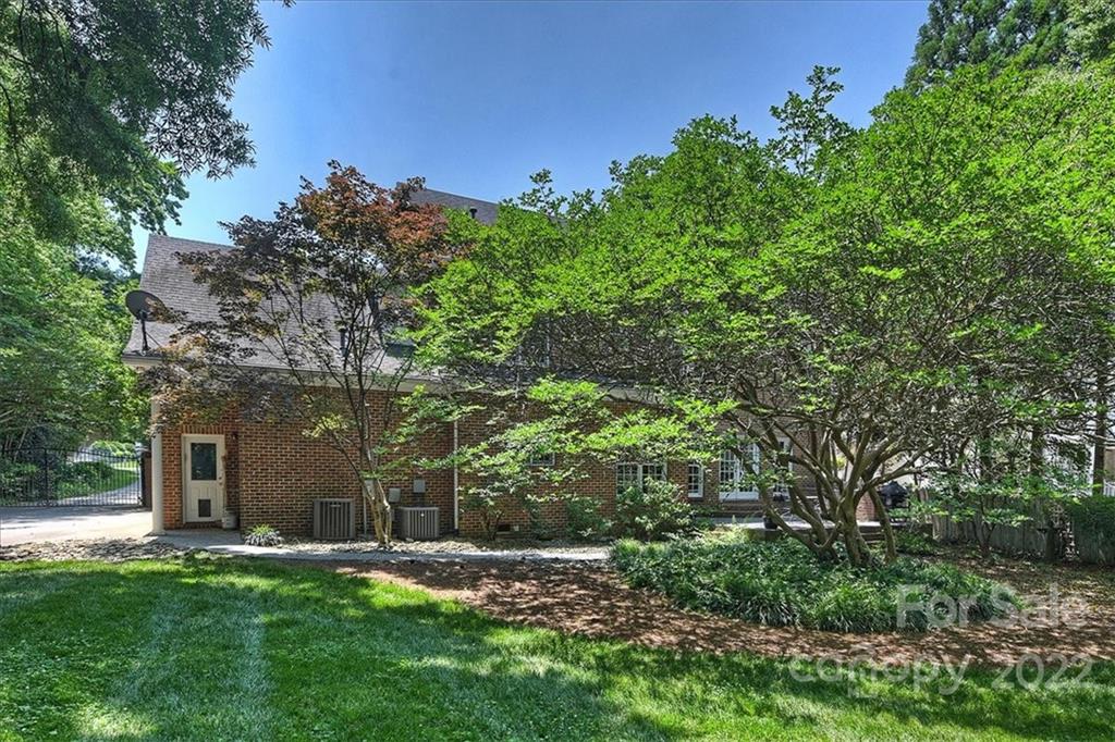 2711 Tanglewood Lane Charlotte NC 28211