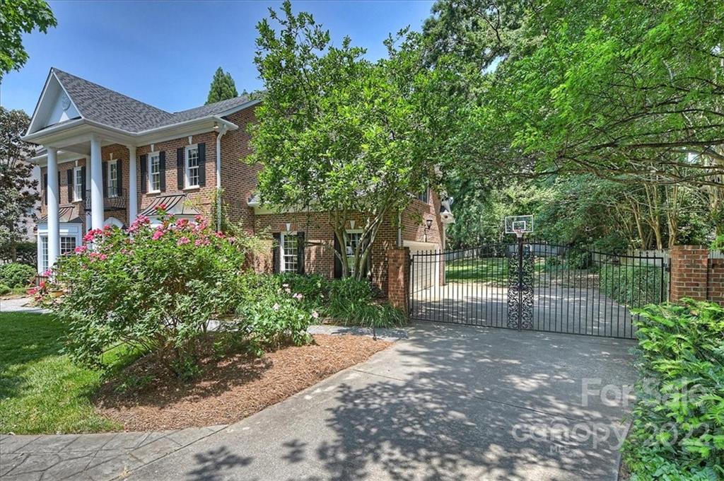 2711 Tanglewood Lane Charlotte NC 28211
