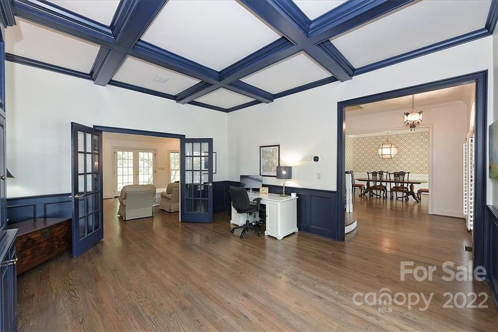 2711 Tanglewood Lane Charlotte NC 28211