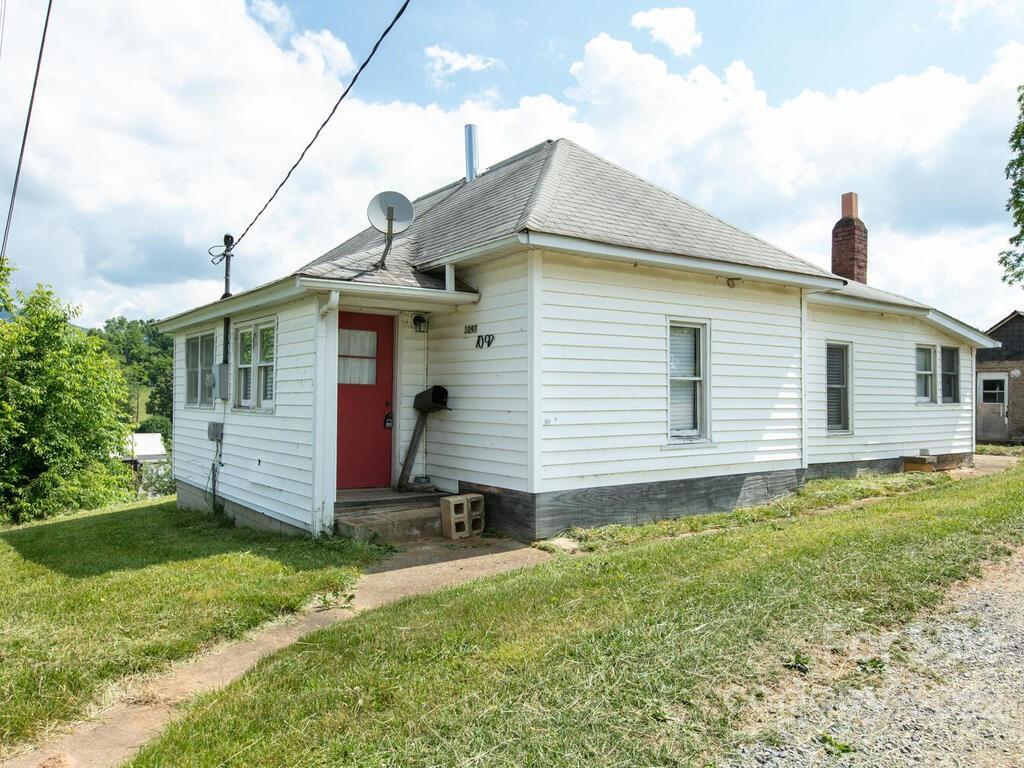 1097 Phillipsville Loop Canton NC 28716