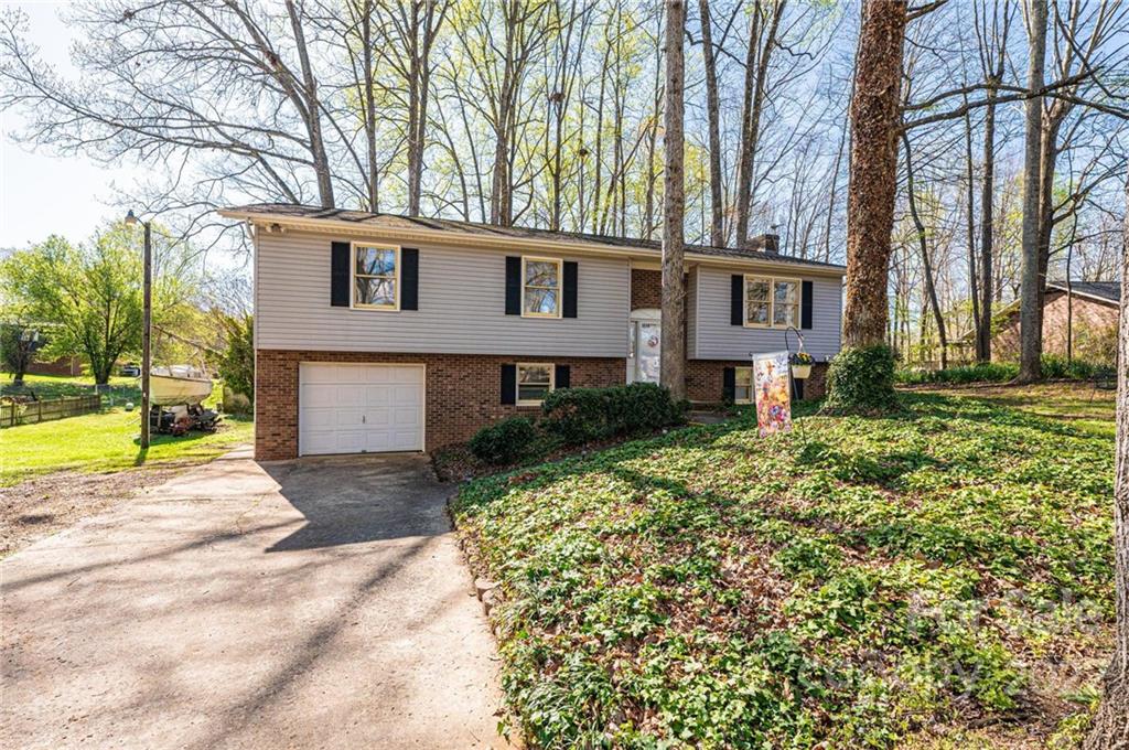 1028 Autumn Lane Hickory NC 28602