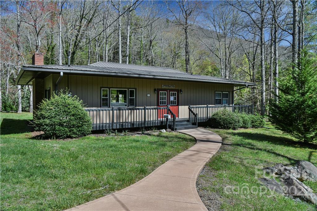 24 Poplar Forest Road Fairview NC 28730