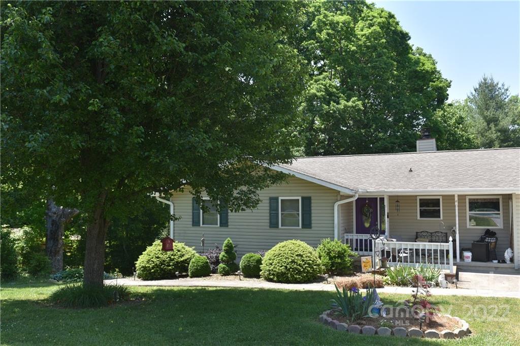 10 Canter Court Horse Shoe NC 28742
