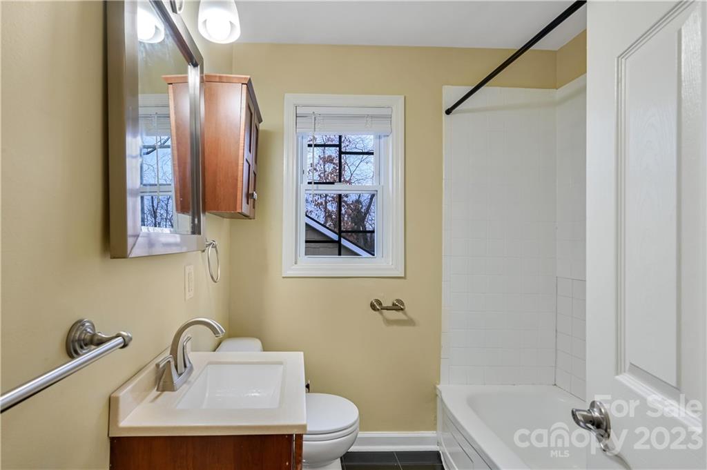 34 Erskine Avenue Asheville NC 28801
