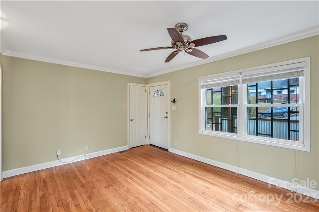 34 Erskine Avenue Asheville NC 28801