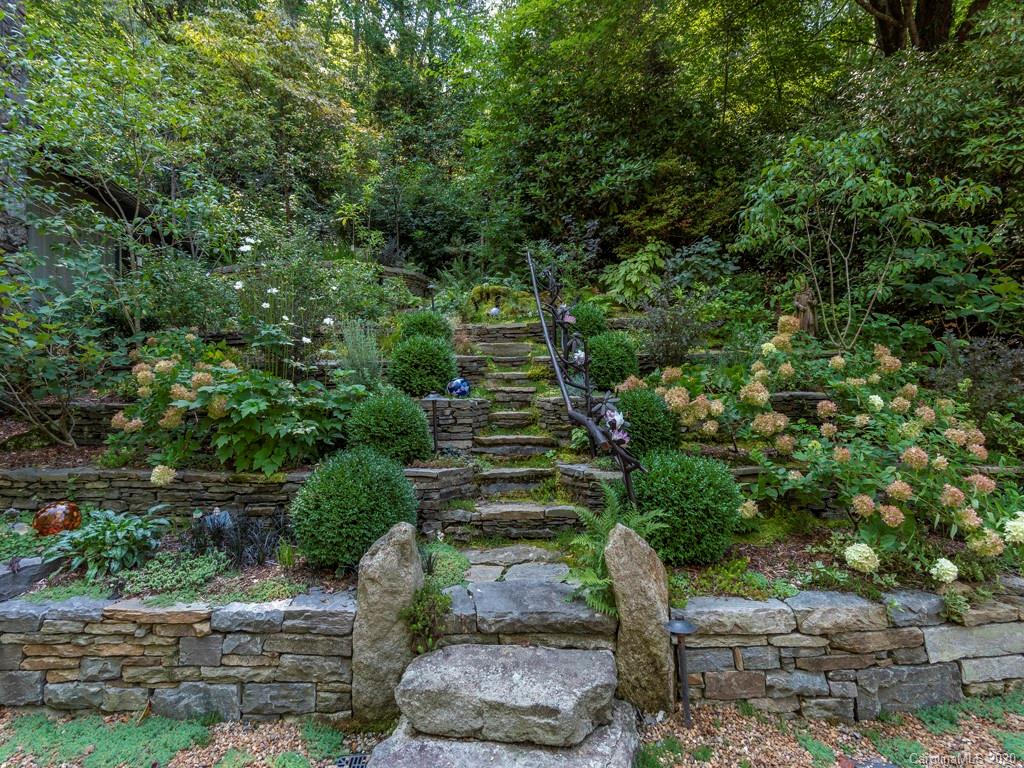31 Boulder Cove Fairview NC 28730