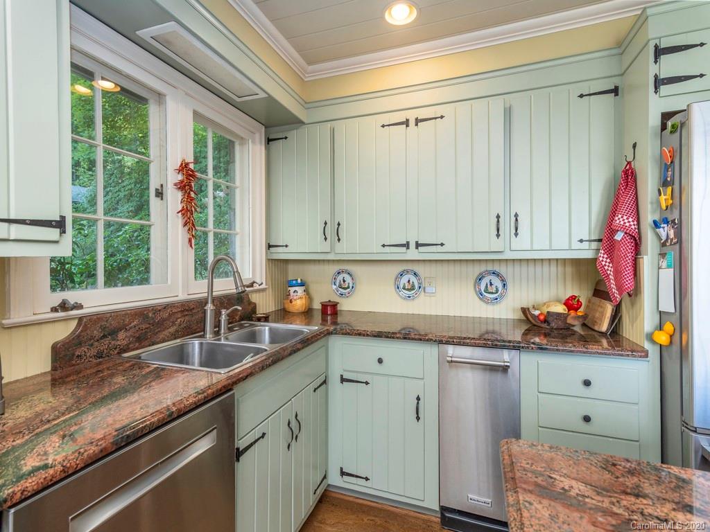 31 Boulder Cove Fairview NC 28730