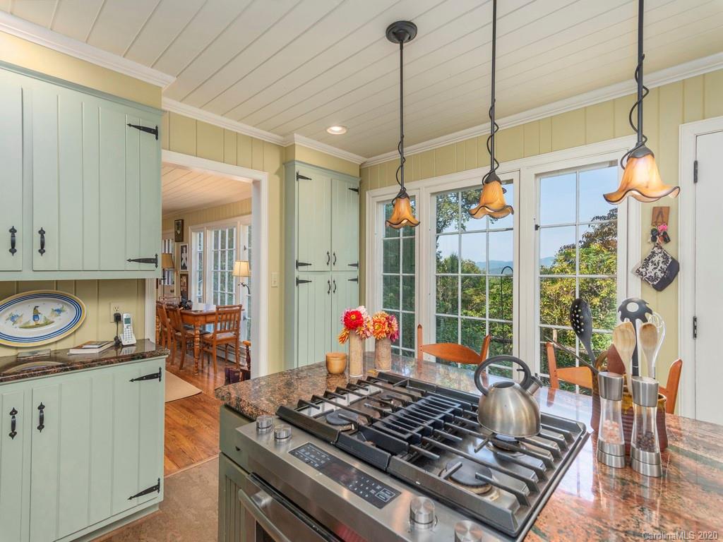 31 Boulder Cove Fairview NC 28730