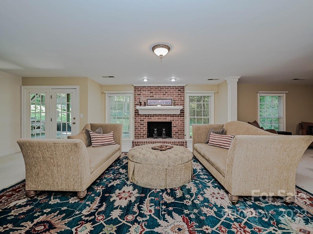 7200 Meadow Run Lane Charlotte NC 28277