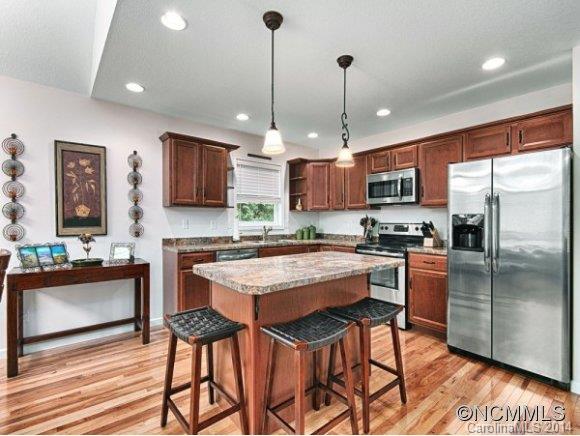 9 Knotty Alder Court Candler NC 28715