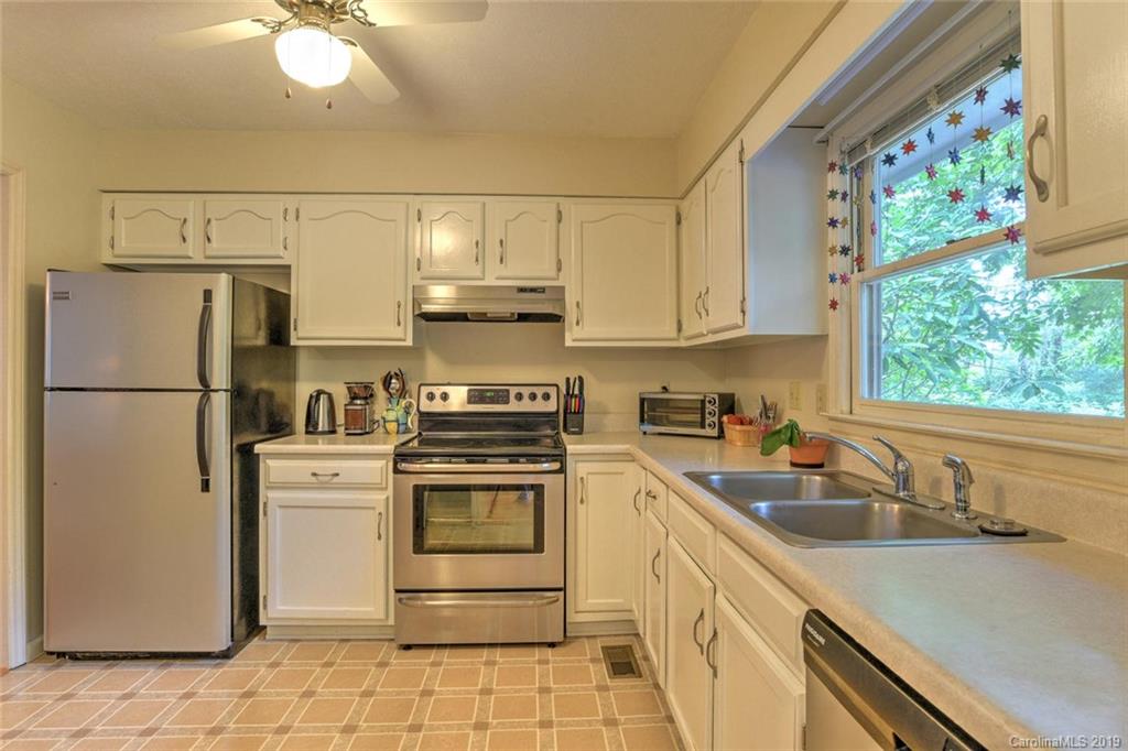 9 Wildwood Lane Weaverville NC 28787