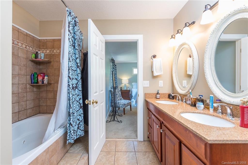 153 Hillside Drive Swannanoa NC 28778
