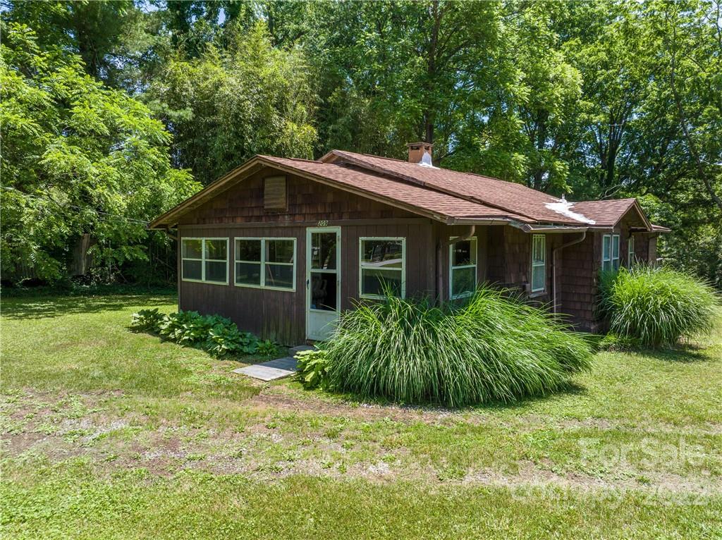 209 Halsbury Avenue Hendersonville NC 28791