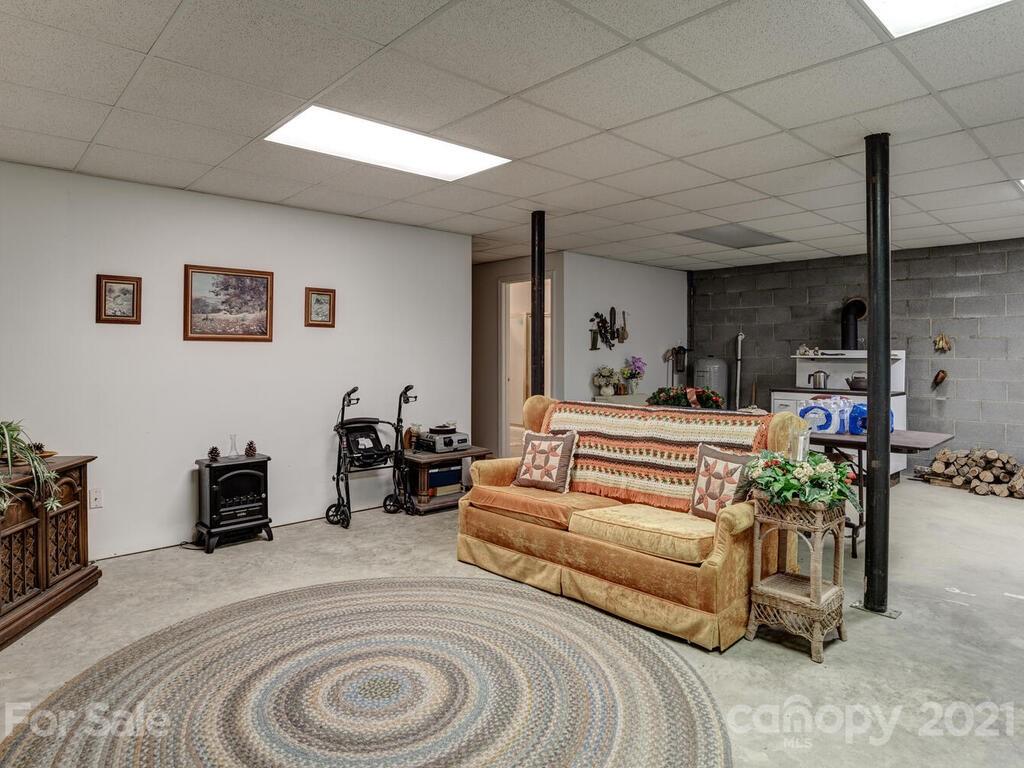 4062 Chapel Hill Road Marshall NC 28753