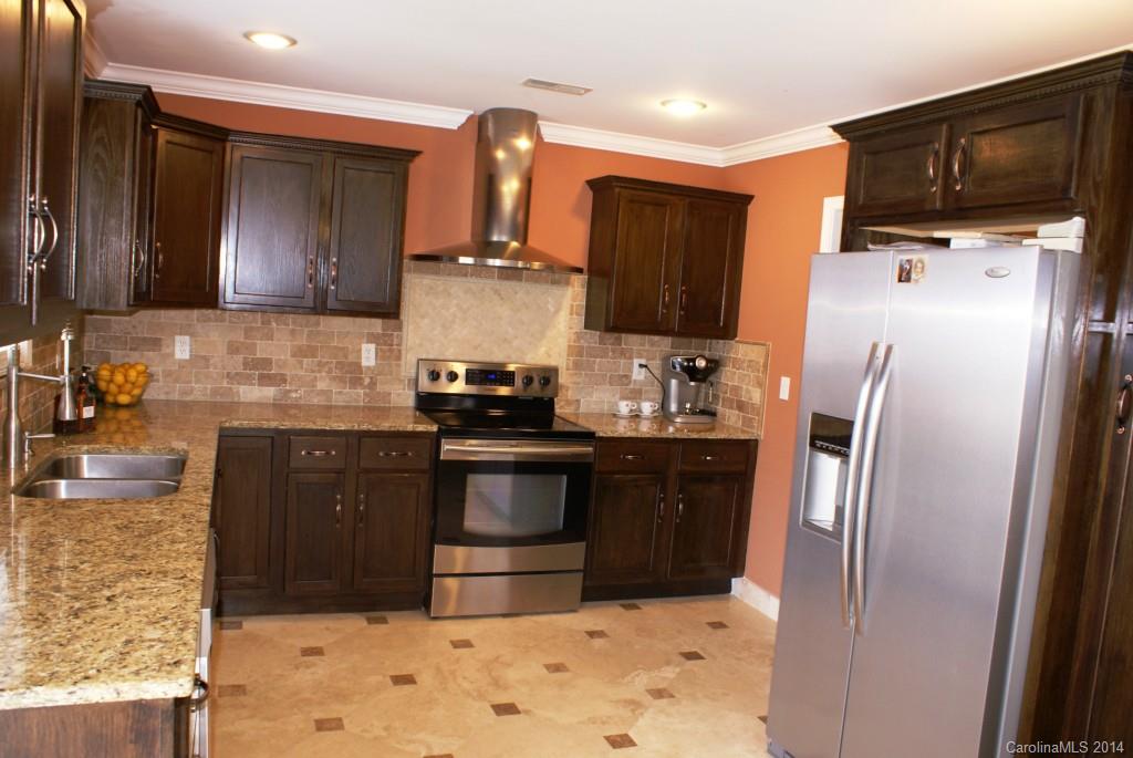 8225 Escaflowne Avenue Charlotte NC 28216