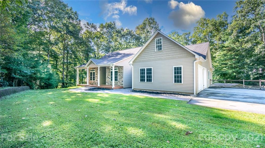 21 Edelweiss Drive Horse Shoe NC 28742