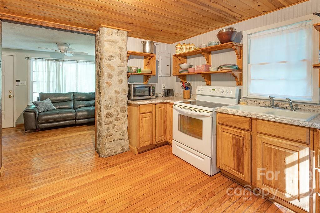 127 Dock Branch Road Barnardsville NC 28709