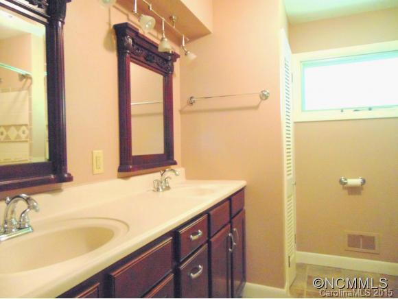 29 Deanwood Circle Asheville NC 28803