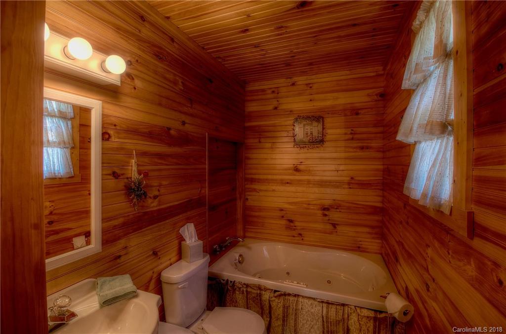 3261 Halls Chapel Road Burnsville NC 28714