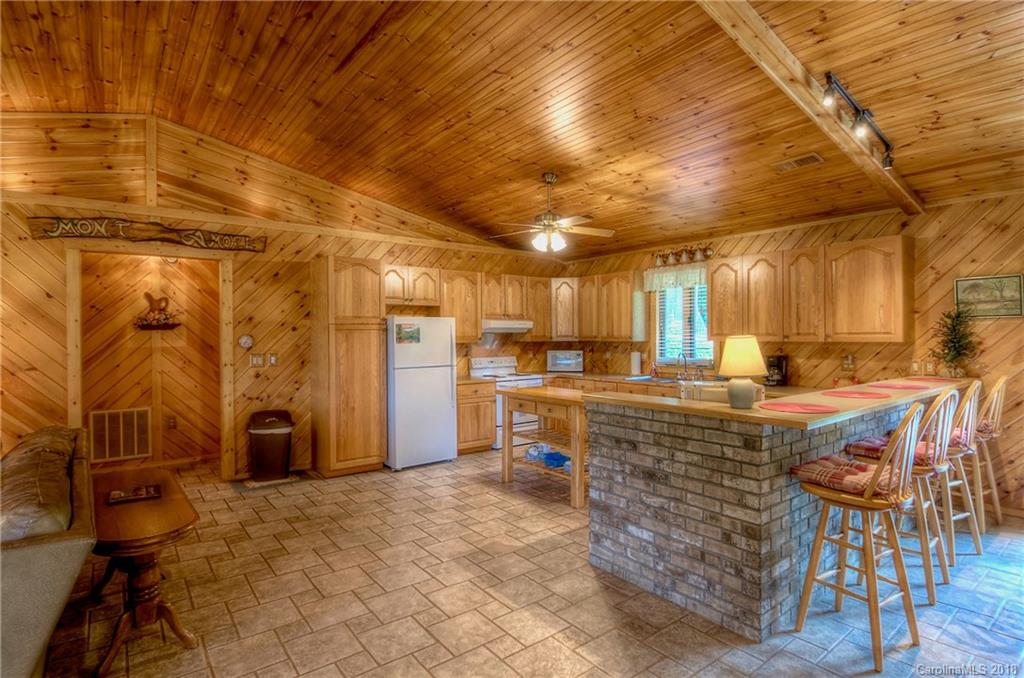 3261 Halls Chapel Road Burnsville NC 28714