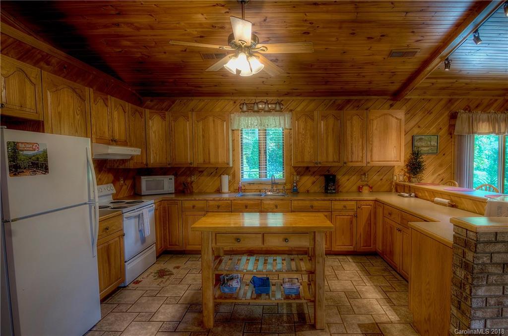 3261 Halls Chapel Road Burnsville NC 28714