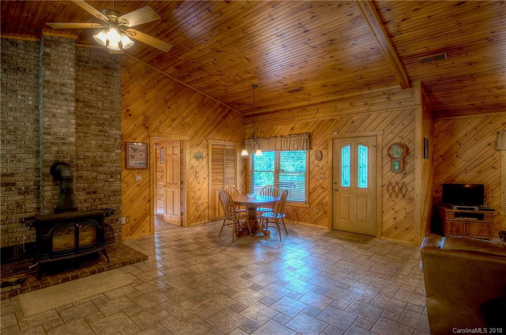 3261 Halls Chapel Road Burnsville NC 28714