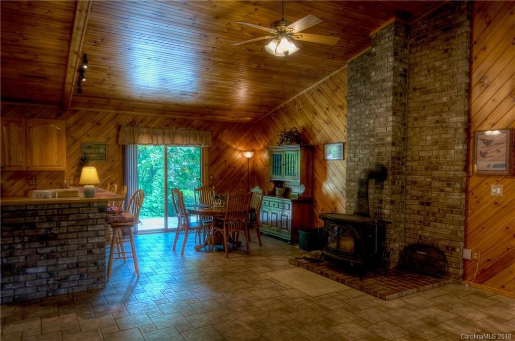3261 Halls Chapel Road Burnsville NC 28714