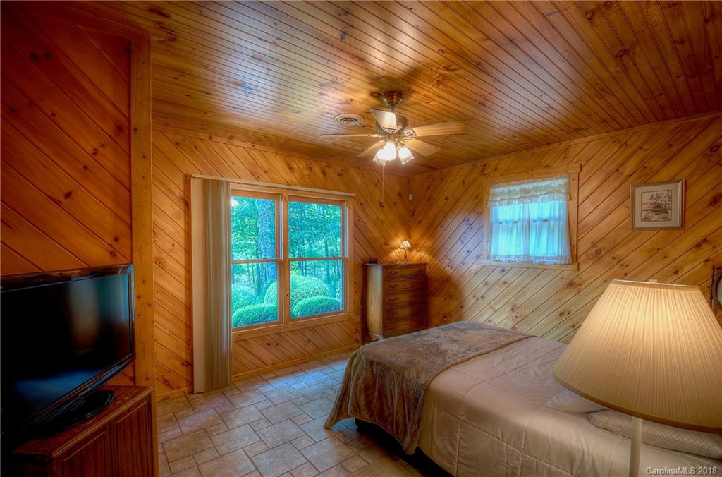 3261 Halls Chapel Road Burnsville NC 28714