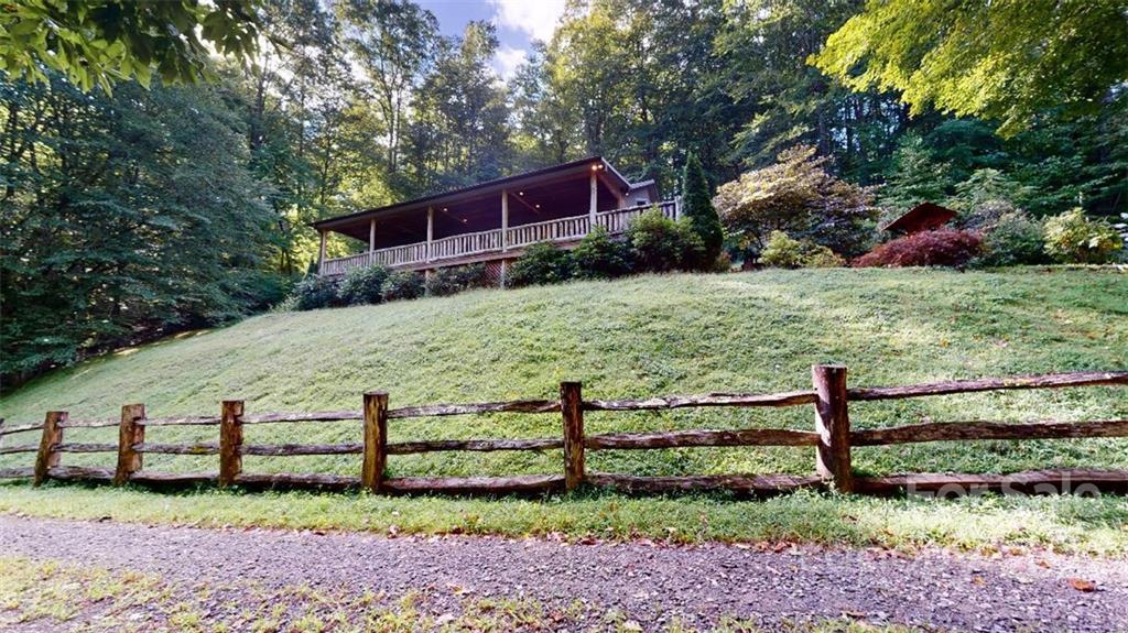 161 Mccurrey Road Burnsville NC 28714