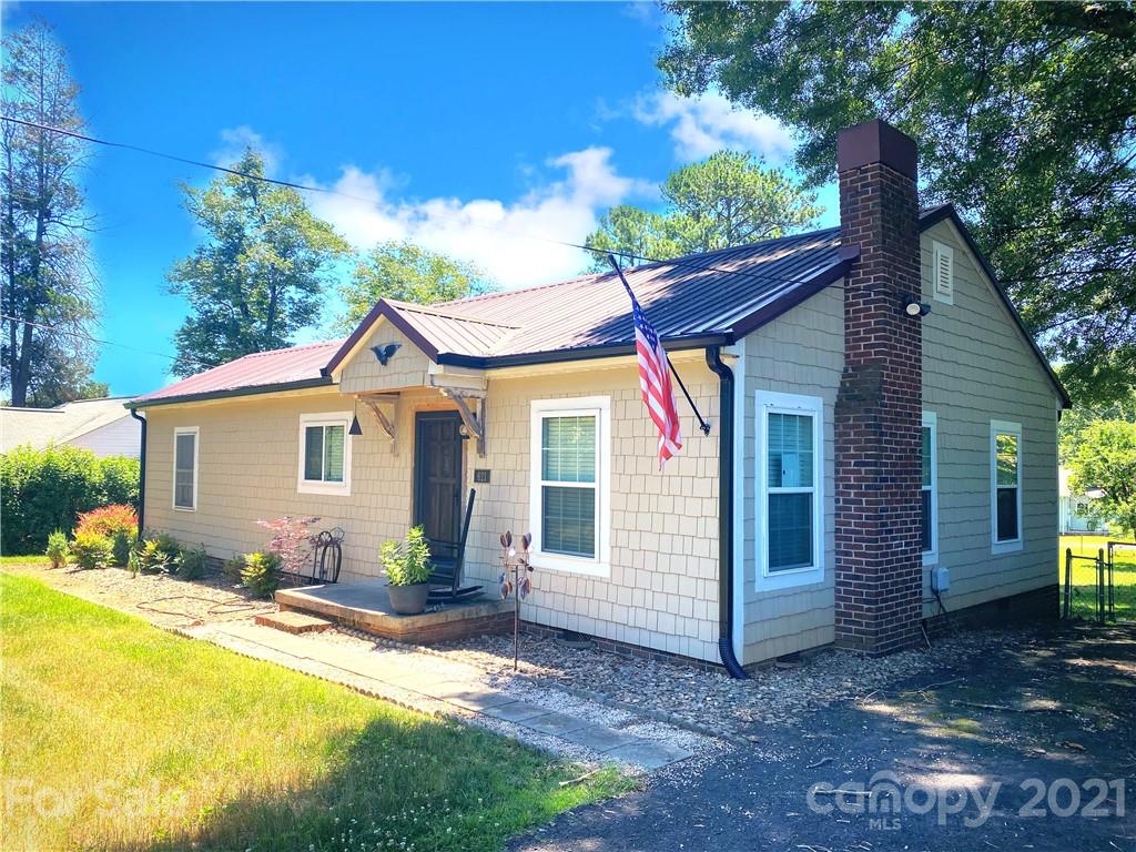 621 Tuckaseege Road Mount Holly NC 28120