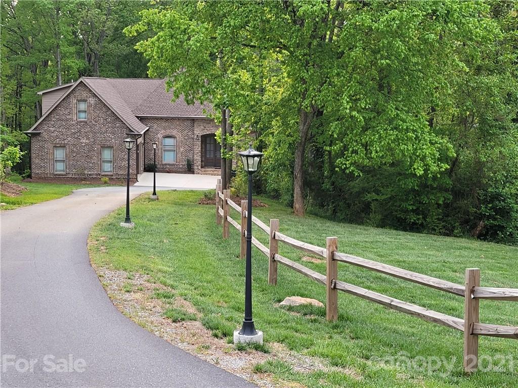 2137 Moss Farm Road Hickory NC 28602