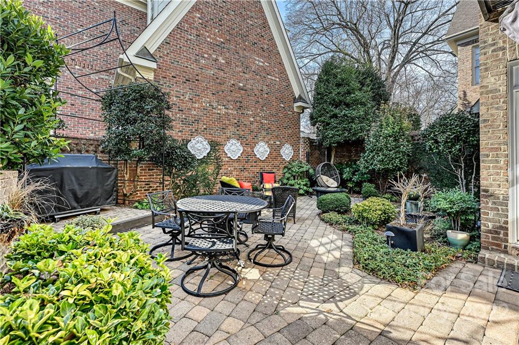1252 Dilworth Crescent Row Charlotte NC 28203