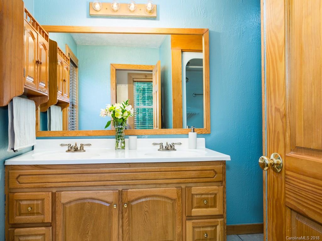360 Mountain Road Hendersonville NC 28791