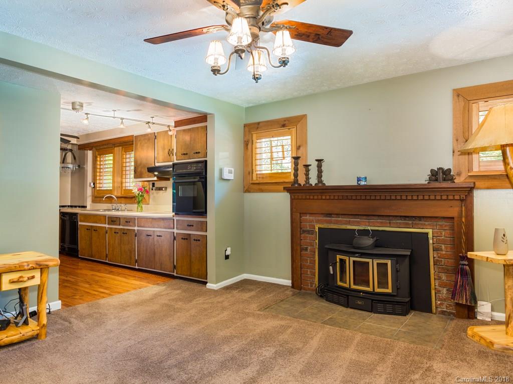 360 Mountain Road Hendersonville NC 28791