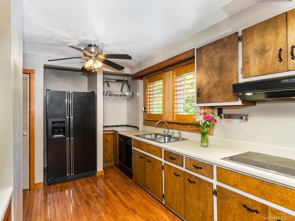 360 Mountain Road Hendersonville NC 28791