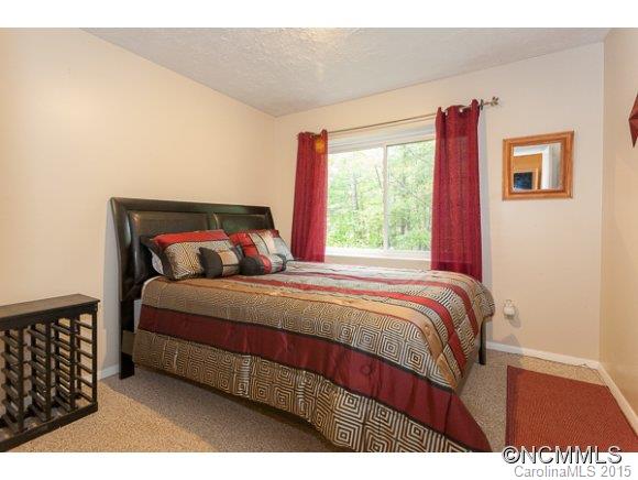 516 Betsy Ross Lane Asheville NC 28805