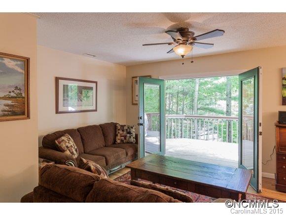 516 Betsy Ross Lane Asheville NC 28805
