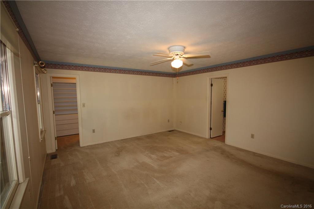 28 Allesarn Road Asheville NC 28804