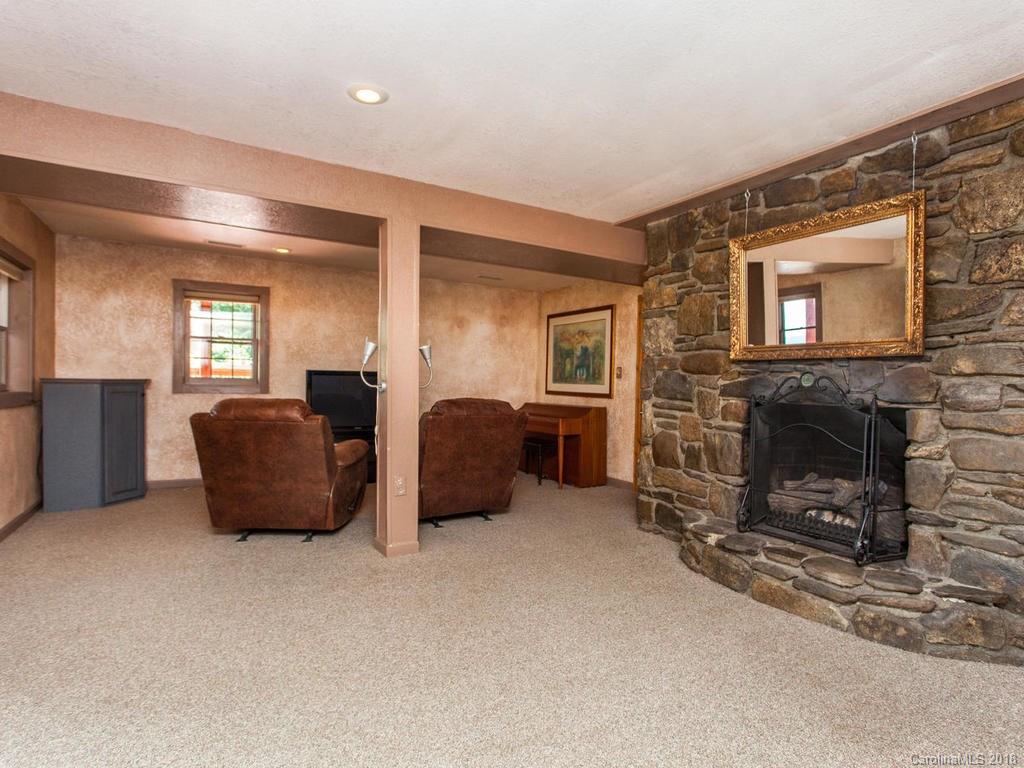 102 Weeping Cherry Forest Road Fairview NC 28730